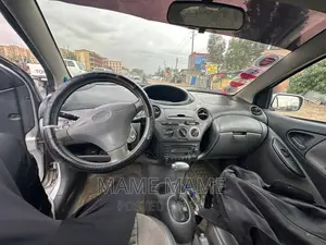 Toyota Vitz 2000 Silver