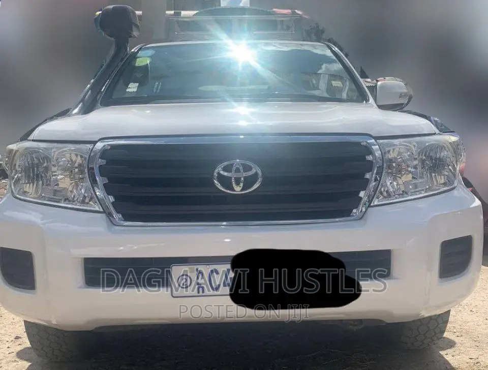 Toyota Land Cruiser 2013 White