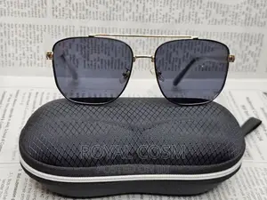 Photo - BURBERRY Shades for Her