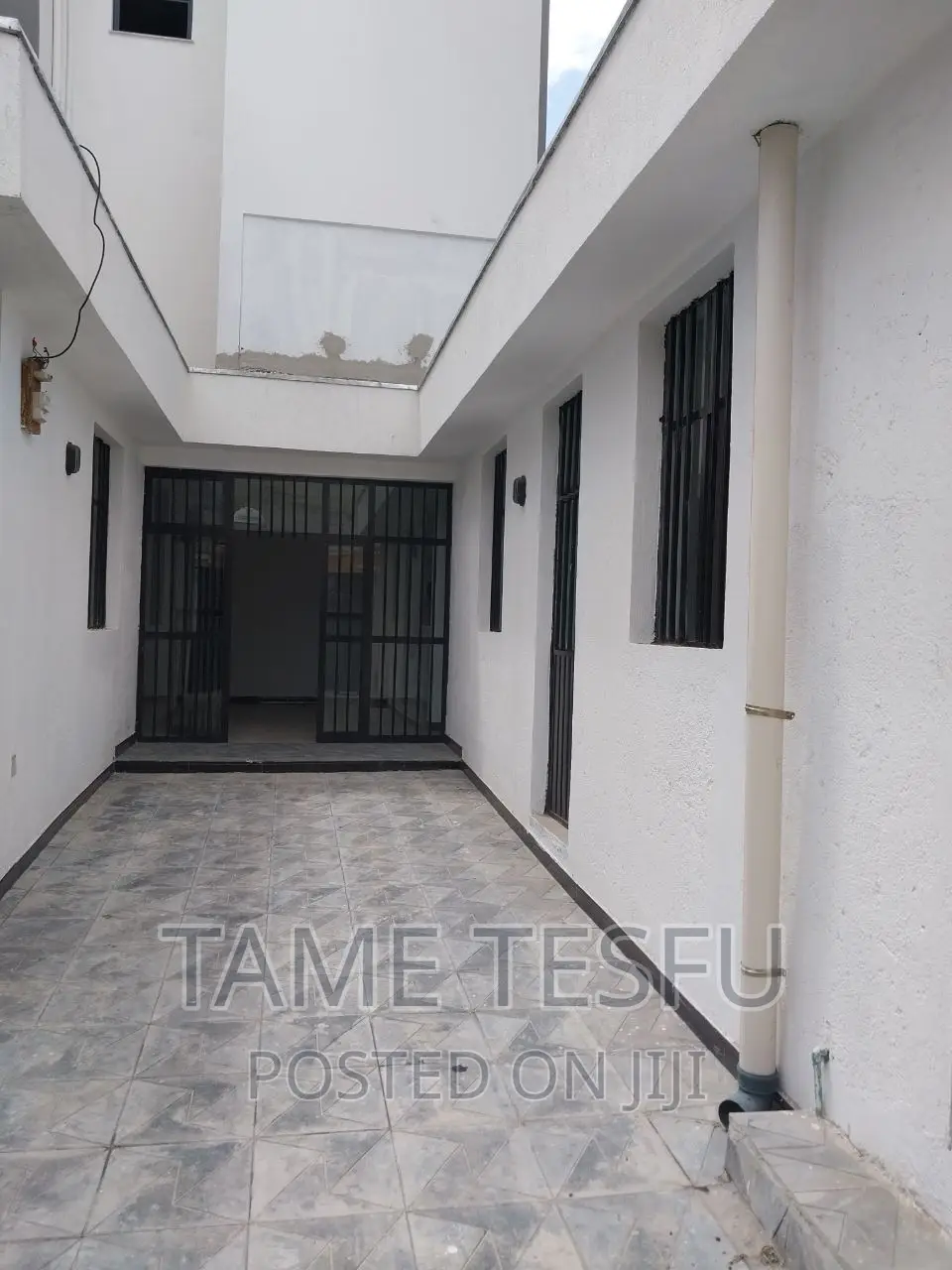 Furnished 4bdrm House in Hayat, Bole for sale