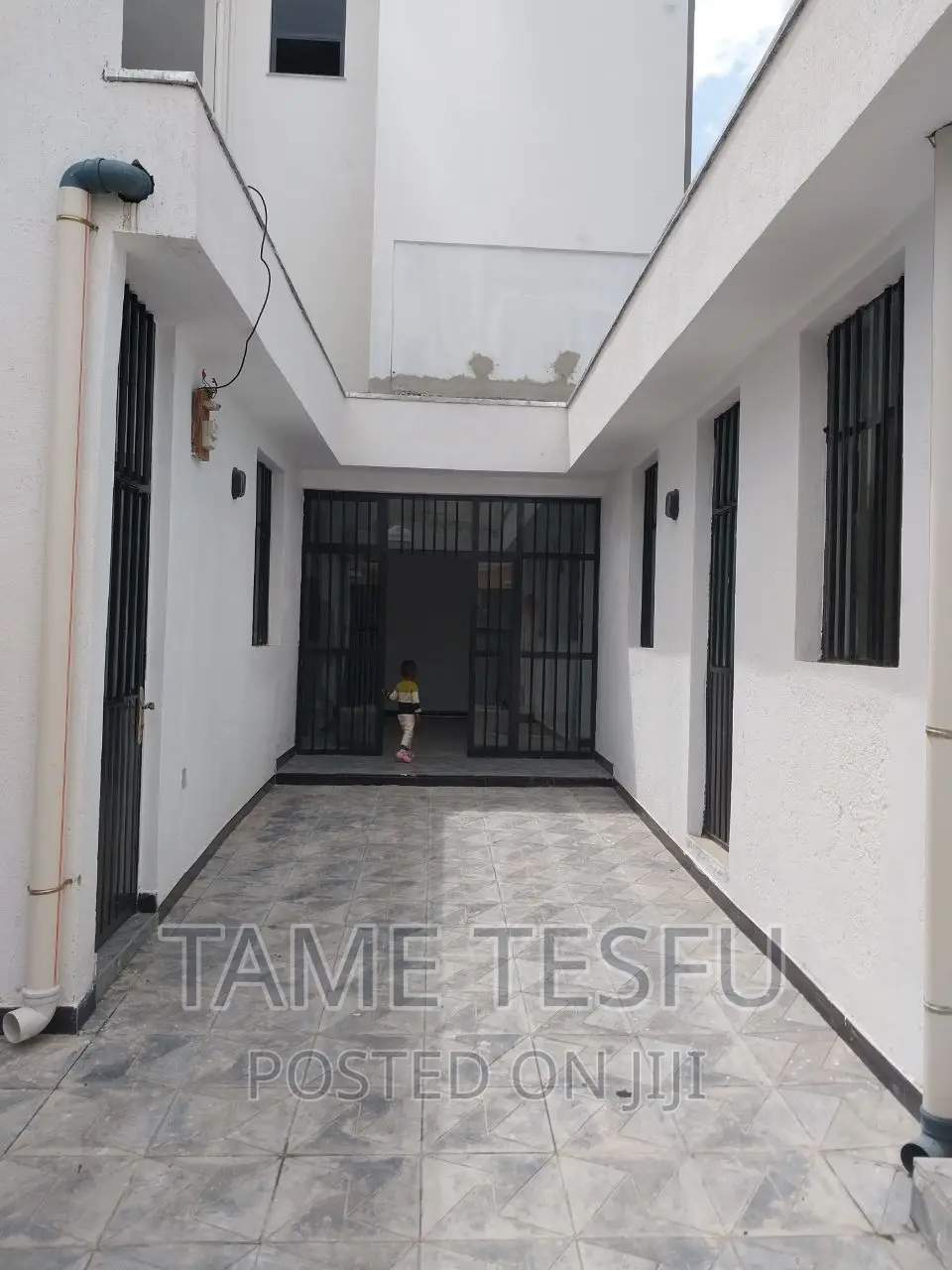 Furnished 4bdrm House in Hayat, Bole for sale