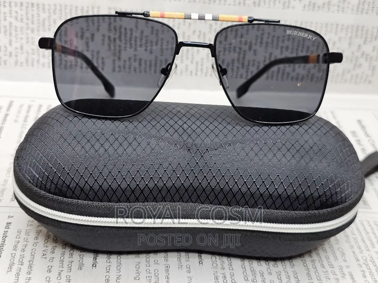 BURBERRY Unisex Shades