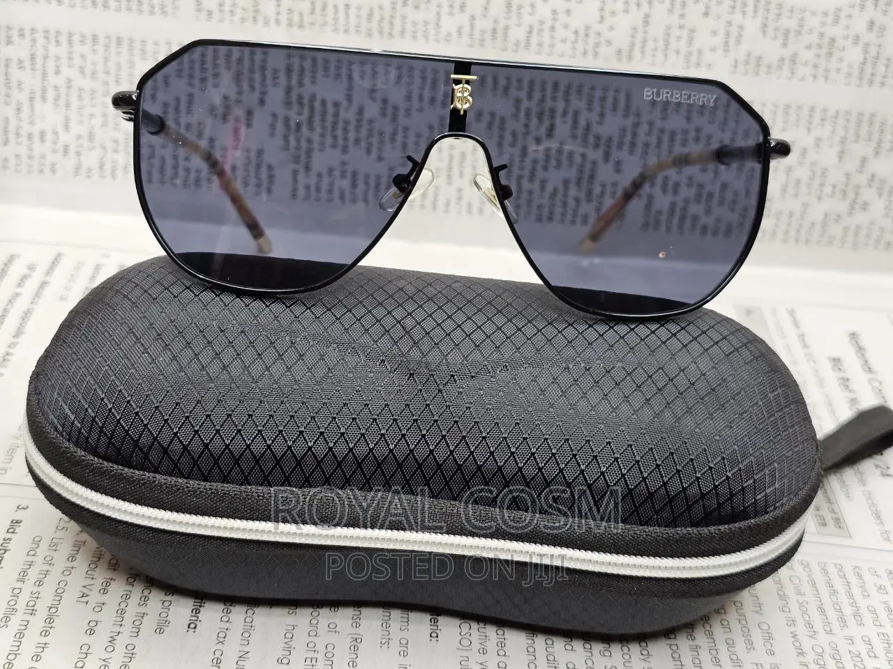 BURBERRY Unisex Shades