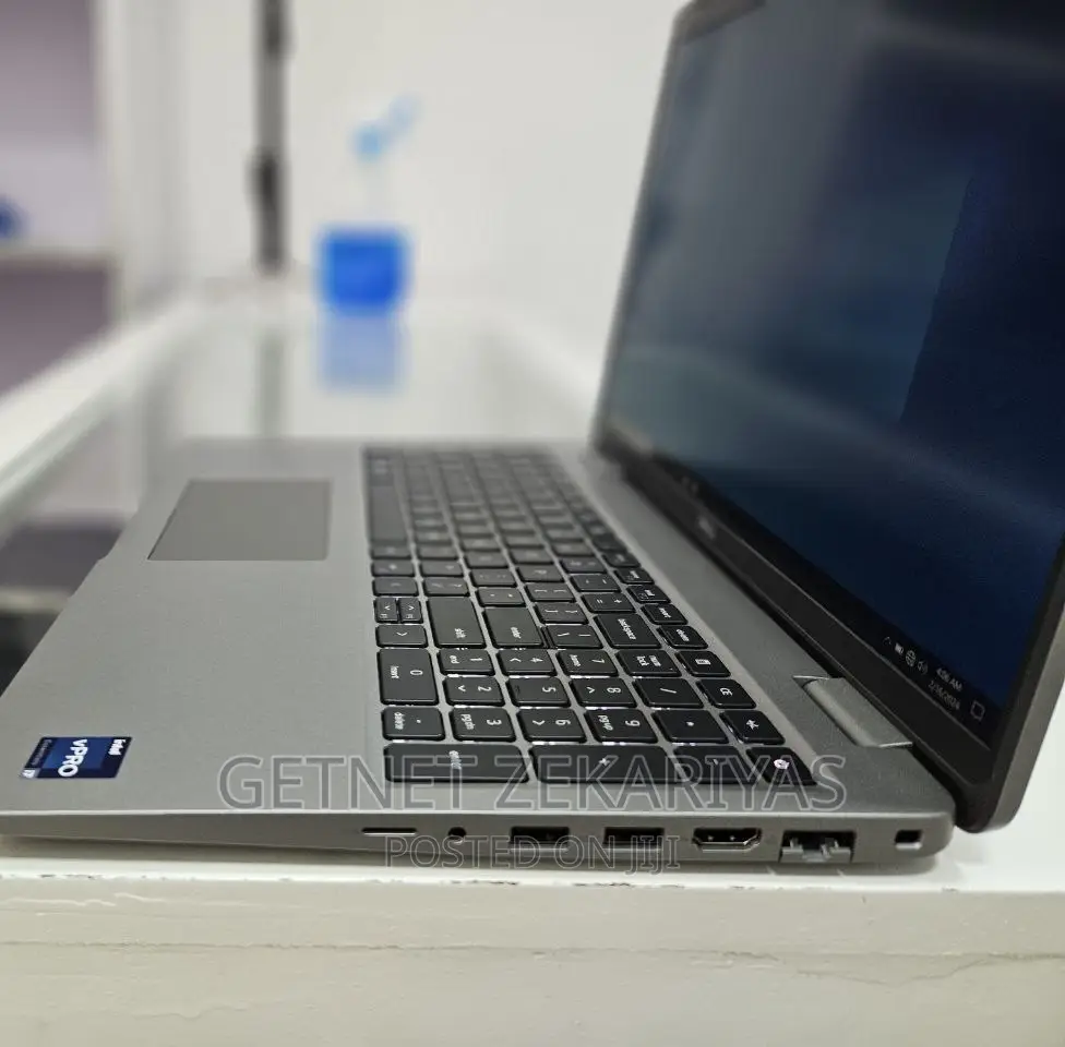 New Laptop Dell Latitude 5530 32GB Intel Core I7 SSD 256GB