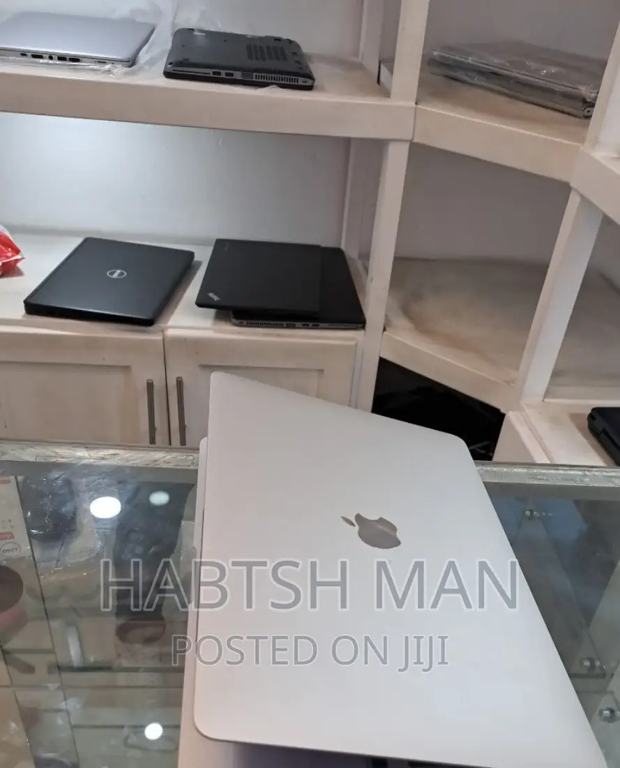 New Laptop Apple MacBook Pro 2020 8GB Intel Core I5 SSD 256GB