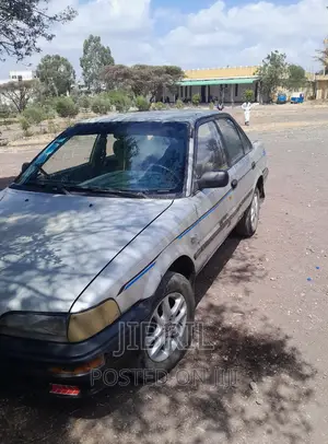 Photo - Toyota Corolla Sedan 1990 Silver