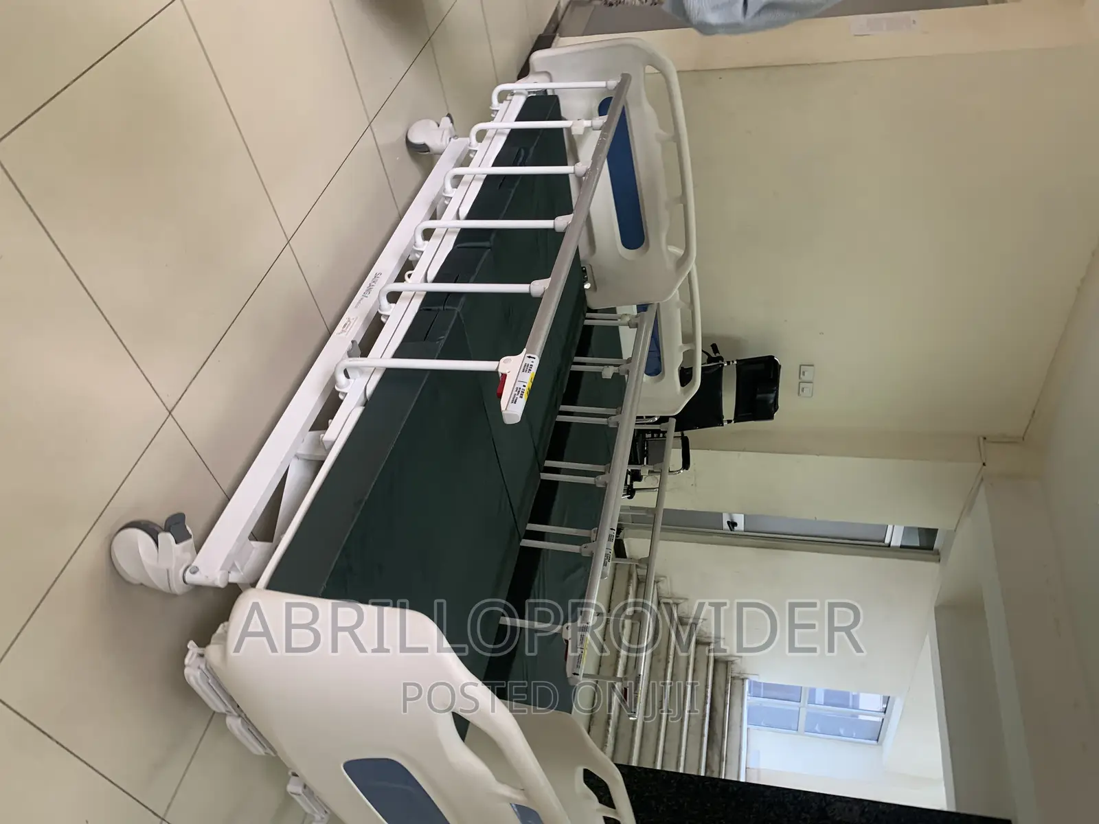 3-Crank Hospital Bed Is Our Standard Manual Bed for Patient