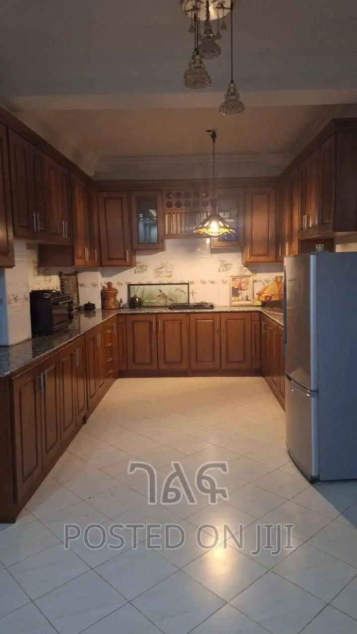5bdrm House in 🏡የሚሸጥ ጂ+2 ቤት

✒ሰሚት, Bole for sale