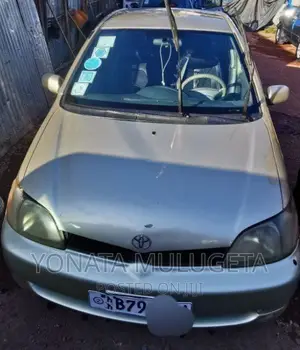 Photo - Toyota Platz 2001 White