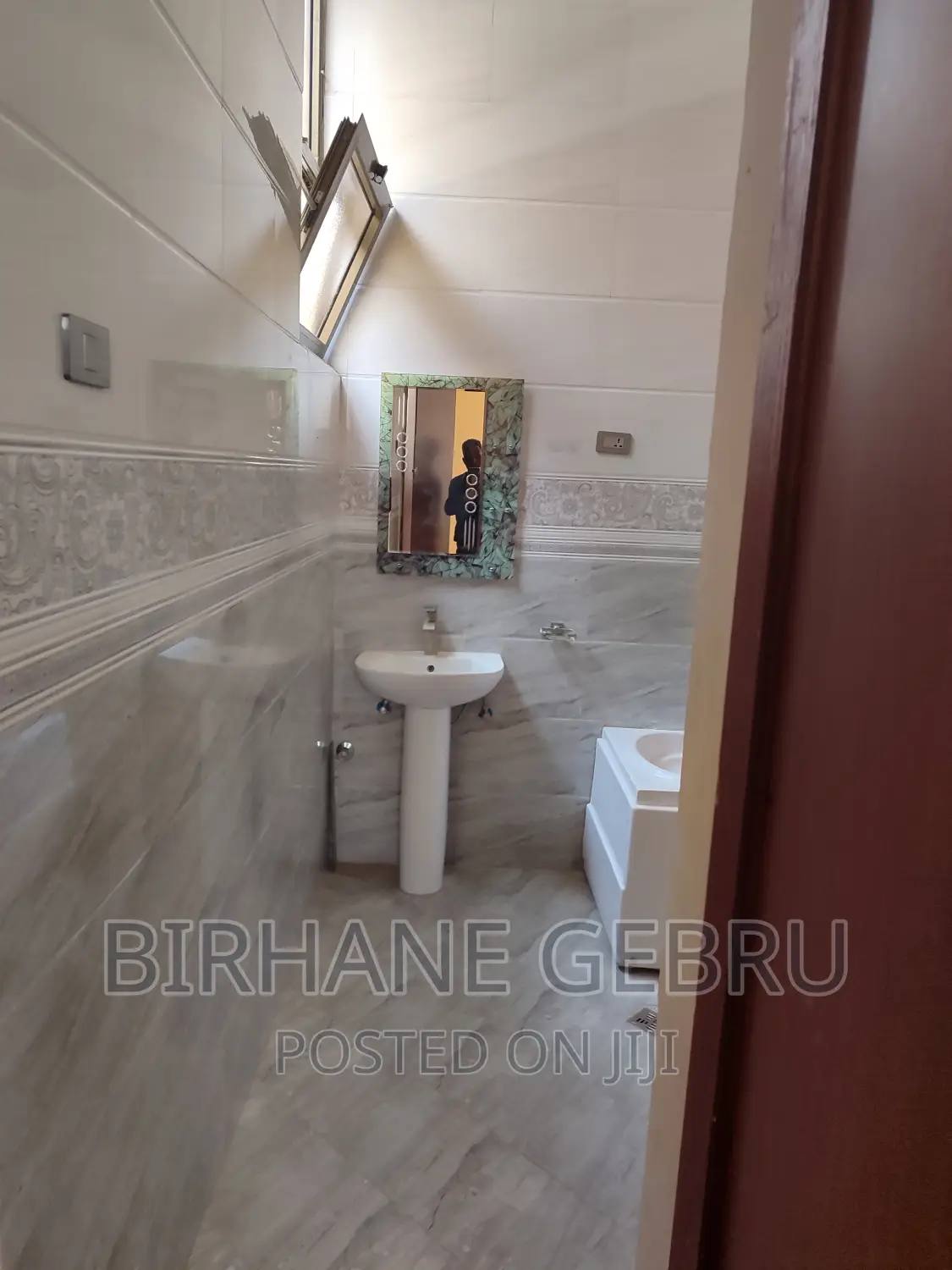 5bdrm Villa in Villa Hause, Bole for rent