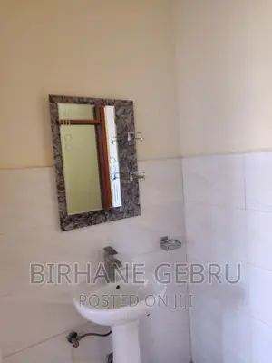 5bdrm Villa in Villa Hause, Bole for rent
