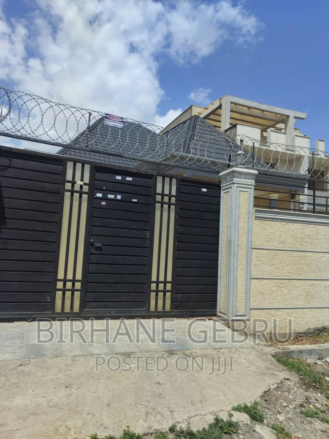 5bdrm Villa in Villa Hause, Bole for rent