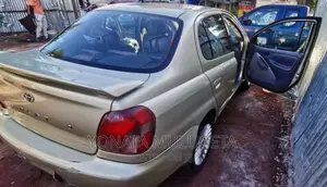 Toyota Platz 2001 White
