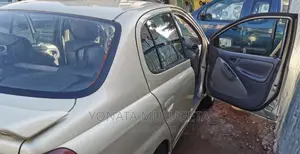 Toyota Platz 2001 White