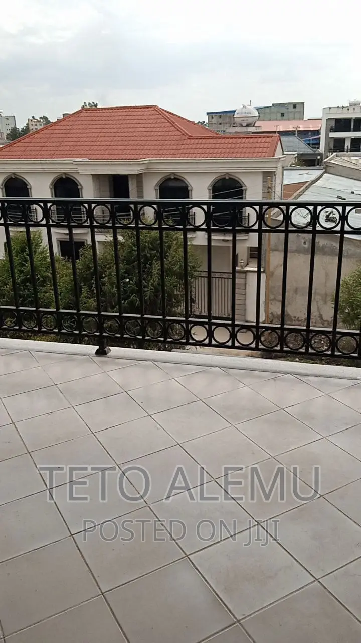 5bdrm House in የሚሸጥ ቤት ሜታ ጃክሮስ, Bole for sale