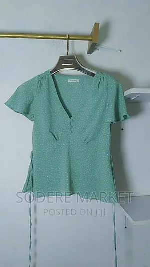 Price 1200 Size Medium