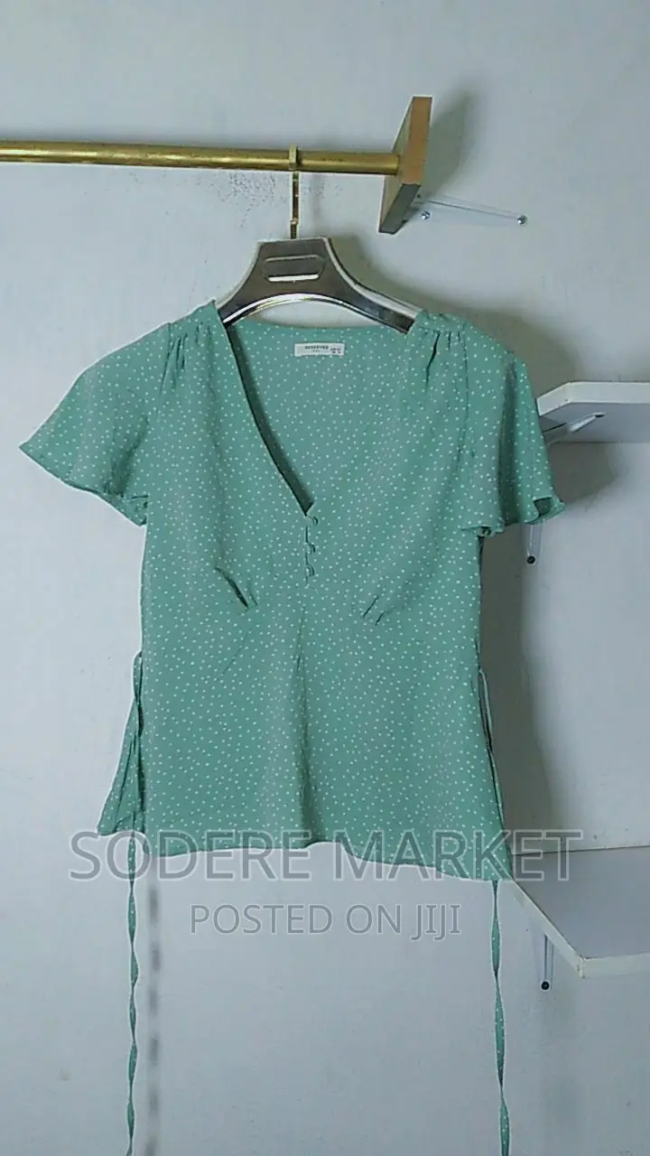 Price 1200 Size Medium