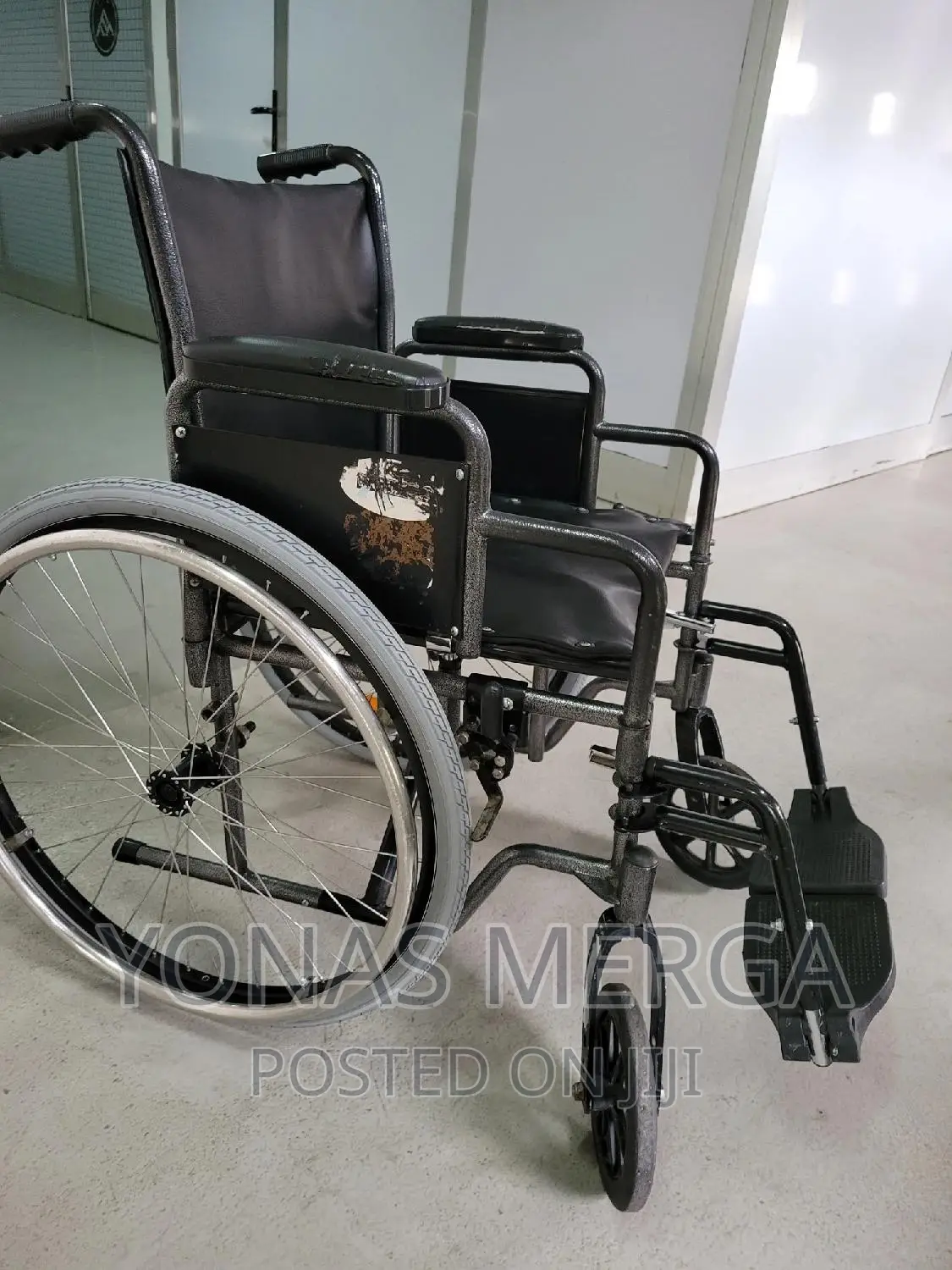 Used Adult Conventional Wheelchair With Hand Brakes