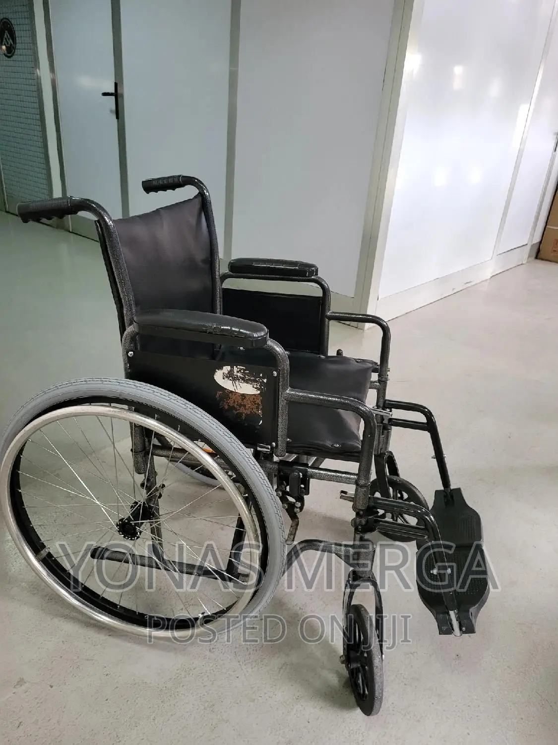 Used Adult Conventional Wheelchair With Hand Brakes