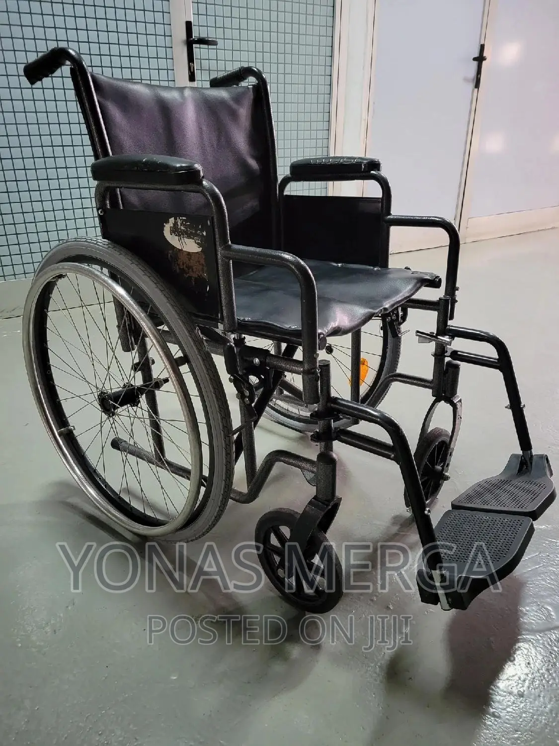 Slightly Used Normal Generic
COMFO CARE Wheel Chair