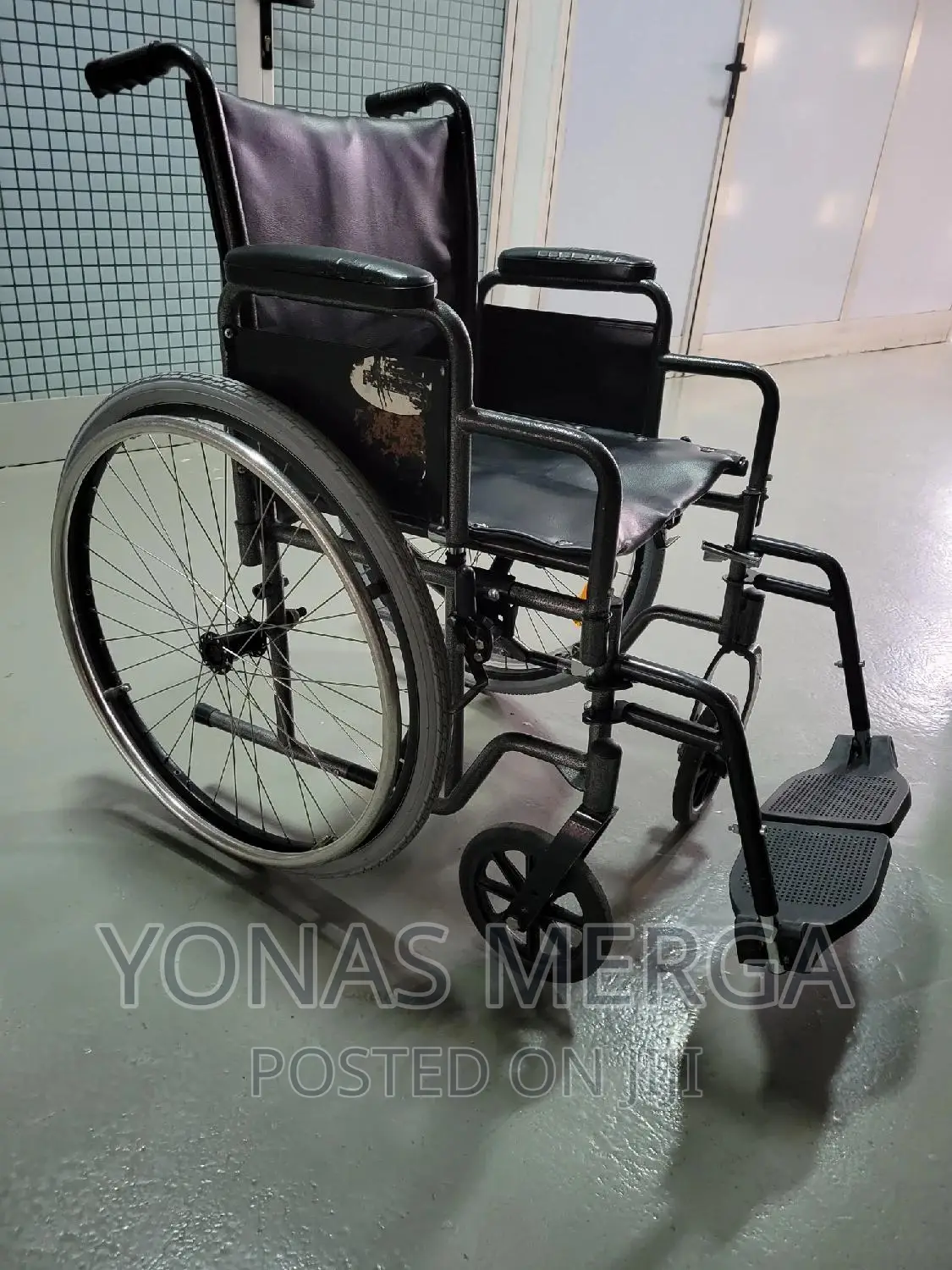 Slightly Used Normal Generic
COMFO CARE Wheel Chair