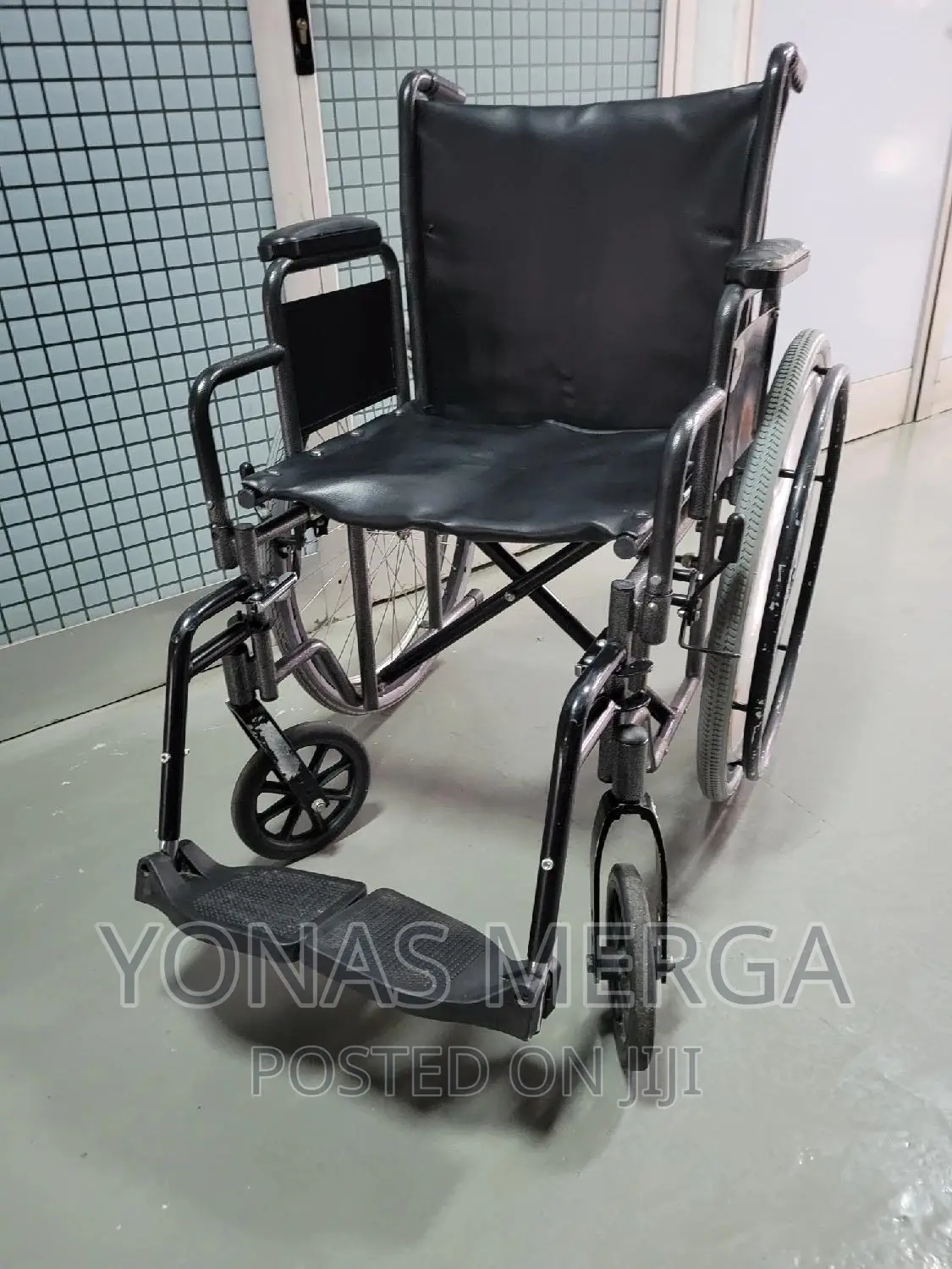 Used Wheel Chair/Wheelchair/Standard Wheelchair /Comfort-Tim