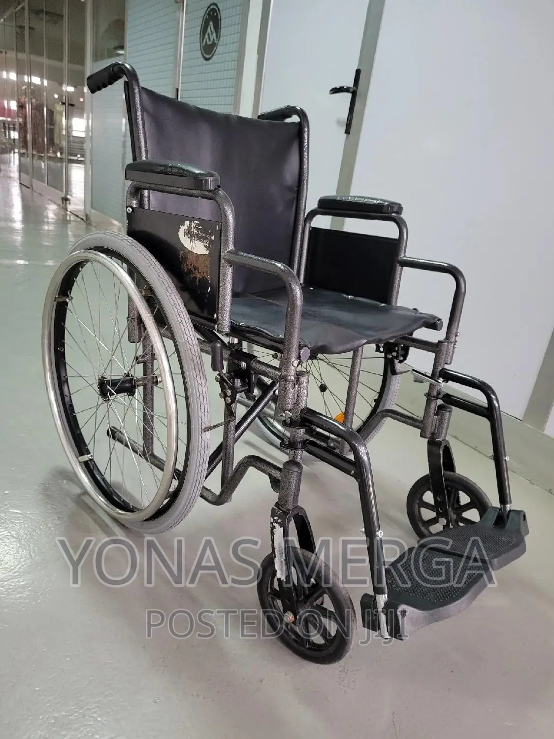 Used Wheelchair Easy Release Footrests, Safety Anti-Tippers