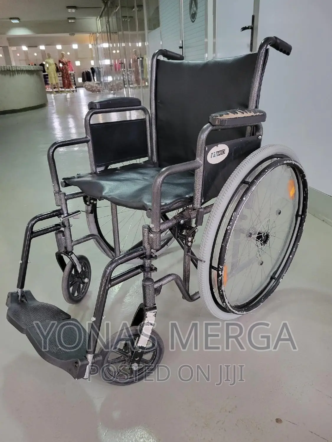 Very Good Condition Lightweight Foldable Wheelchair