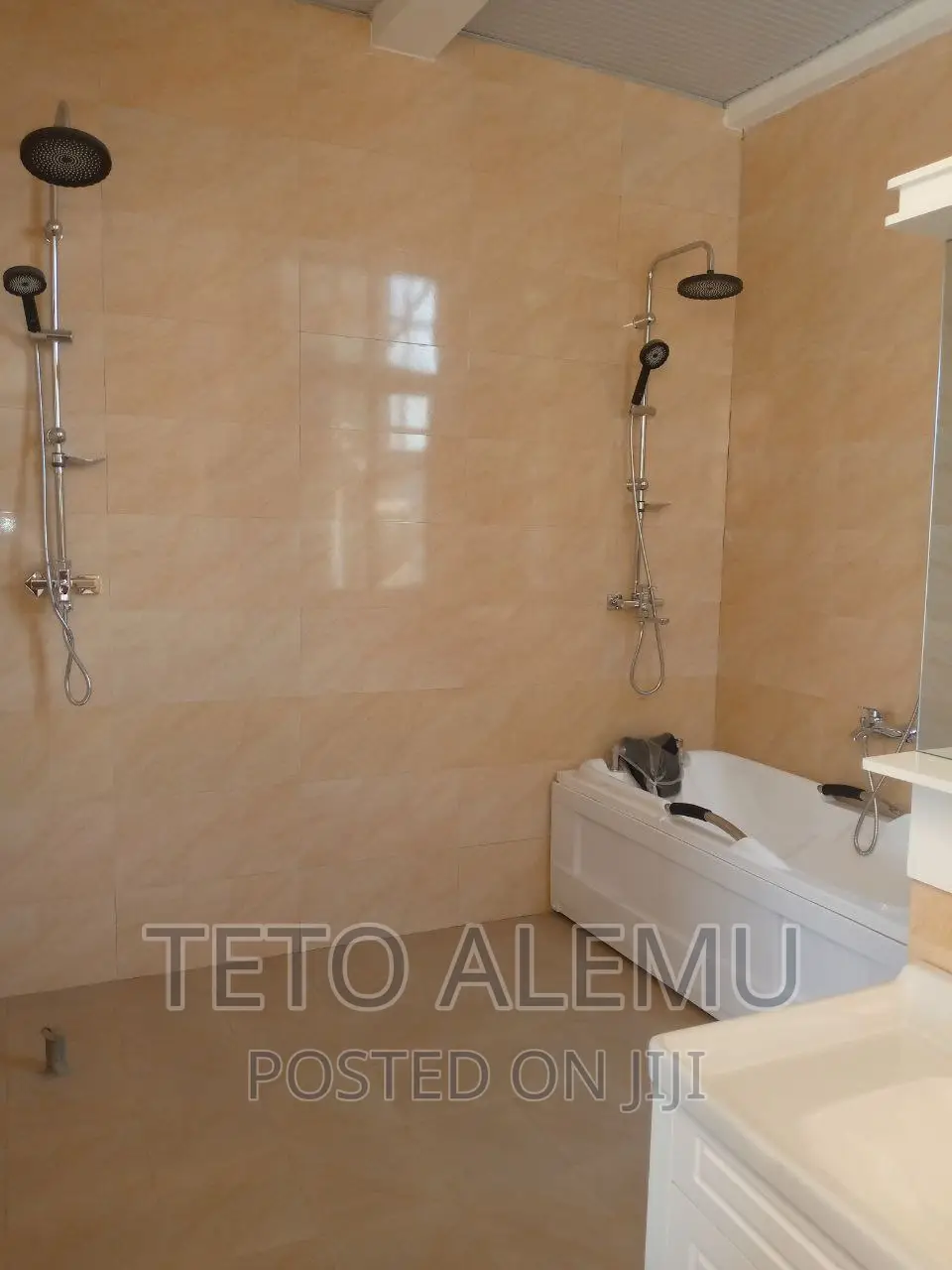 4bdrm House in የሚሸጥ ቦታ ቱሉዲምቱ አለም, Akaky Kaliti for sale