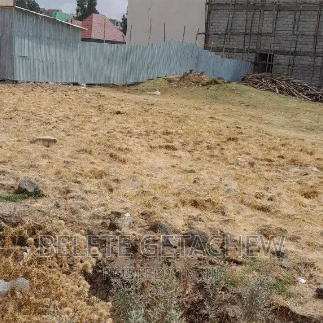 የግንባታ ቦታ ሰሚት አትሌቶች መንደር አካባቢ ፡፡ 500ካ.ሜ