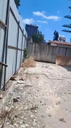 መሃል ከተማ መገናኛ የግንባታ ቦታ፡፡ 500ካ.ሜ