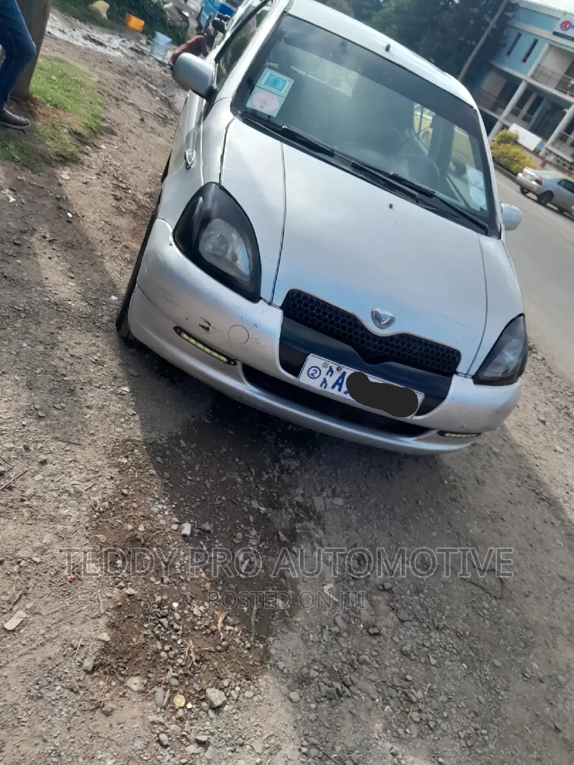 Toyota Vitz 2001 Silver