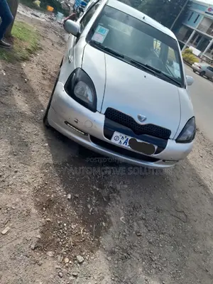 Toyota Vitz 2001 Silver