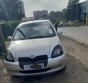 Toyota Vitz 2001 Silver