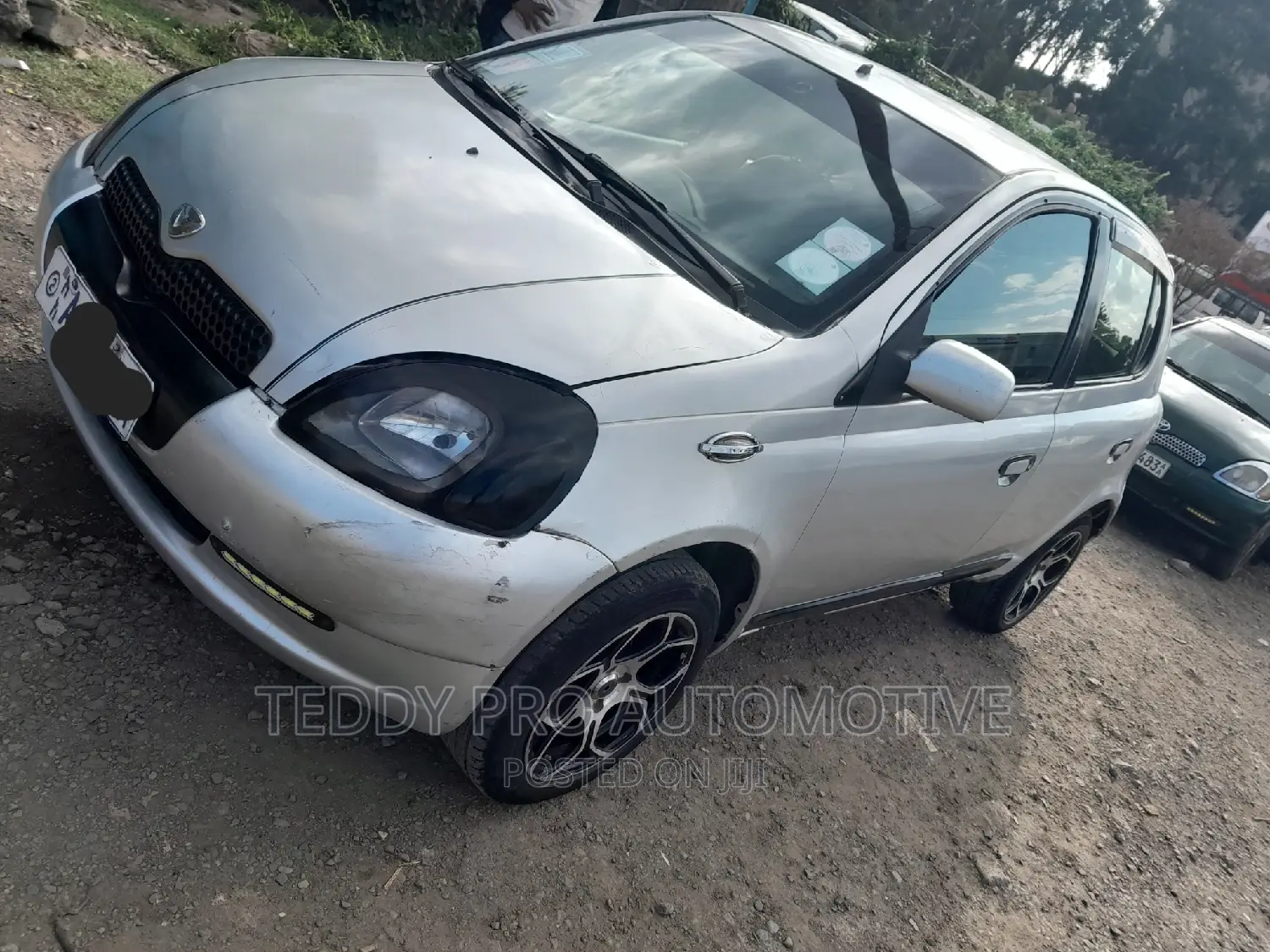 Toyota Vitz 2001 Silver