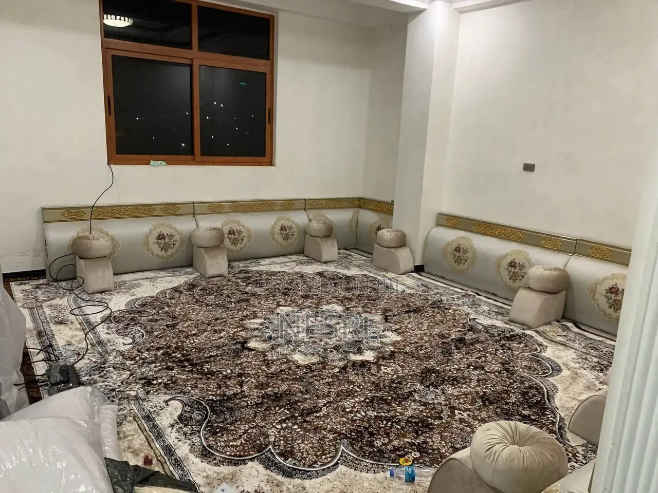 ዘመናዊ ባለ ፍሬም መደገፍያ