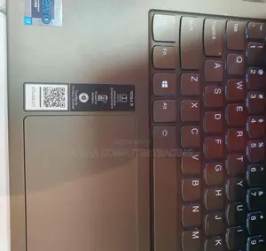 New Laptop Lenovo Yoga 700 12GB Intel Core I7 SSD 512GB