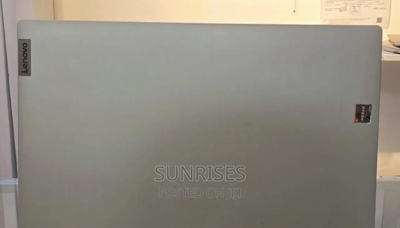 New Laptop Lenovo Ideapad 3 8GB Intel Core I3 SSD 512GB