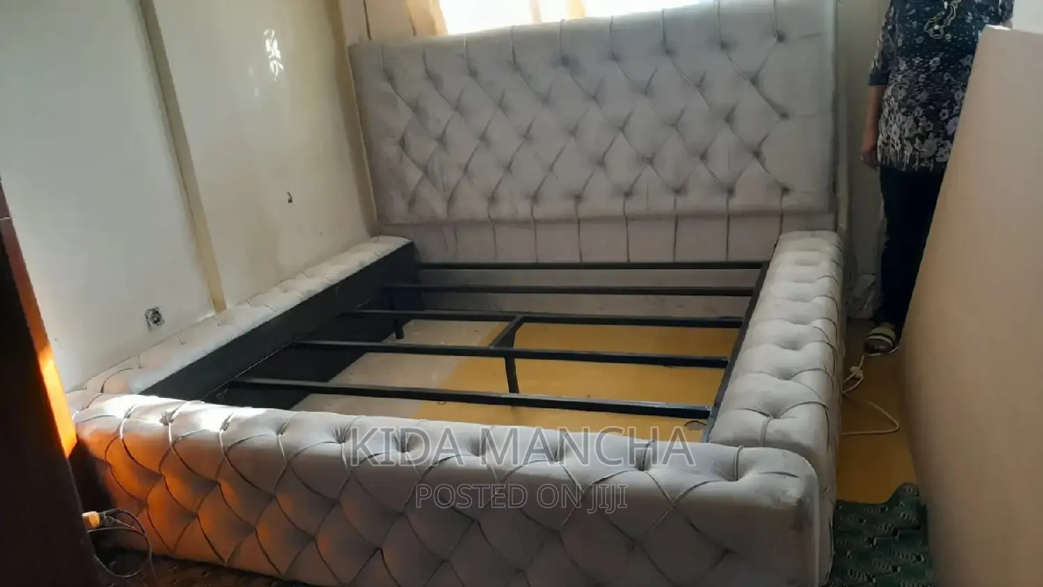 Modrne Bed