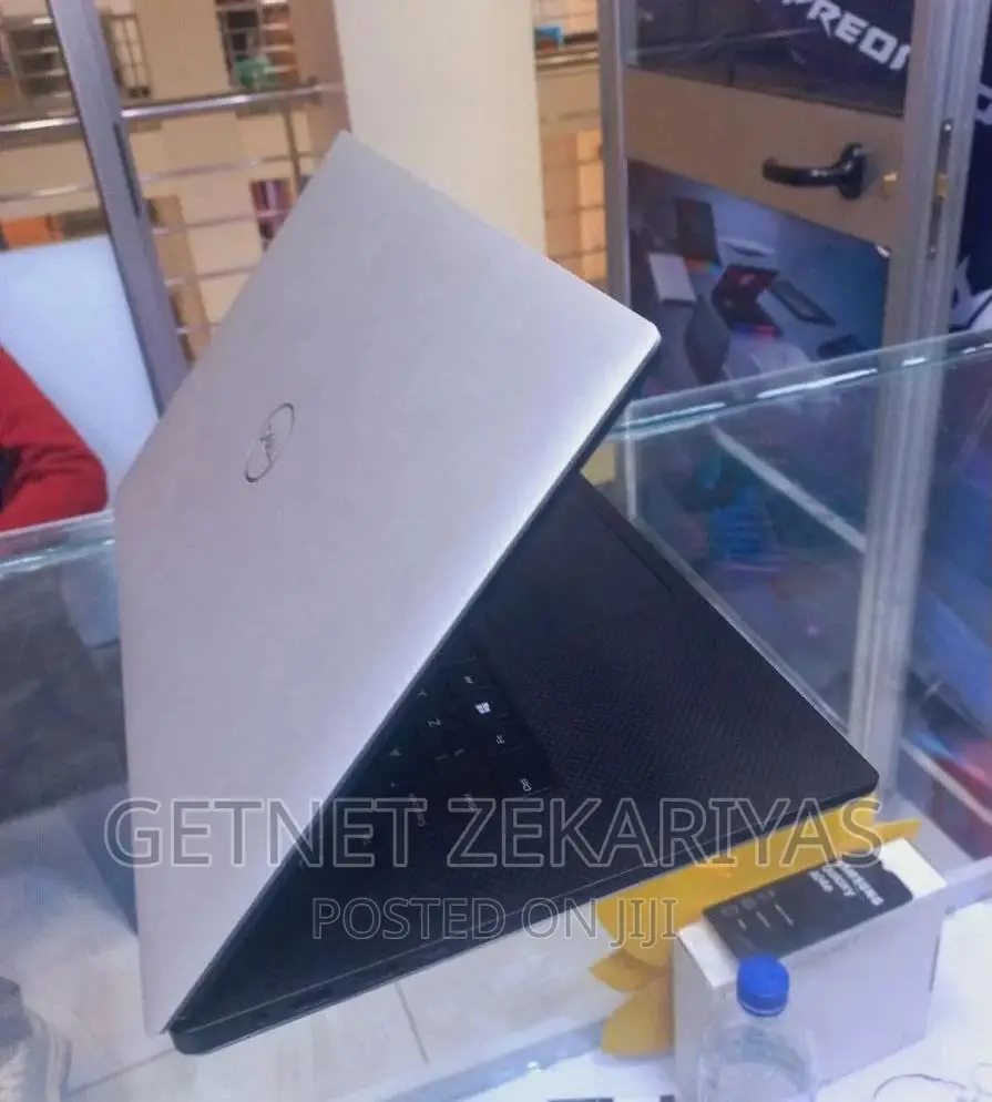 New Laptop Dell Precision 15 3520 32GB Intel Core i7 SSD 1T