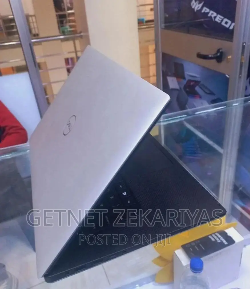 New Laptop Dell Precision 15 3520 32GB Intel Core i7 SSD 1T