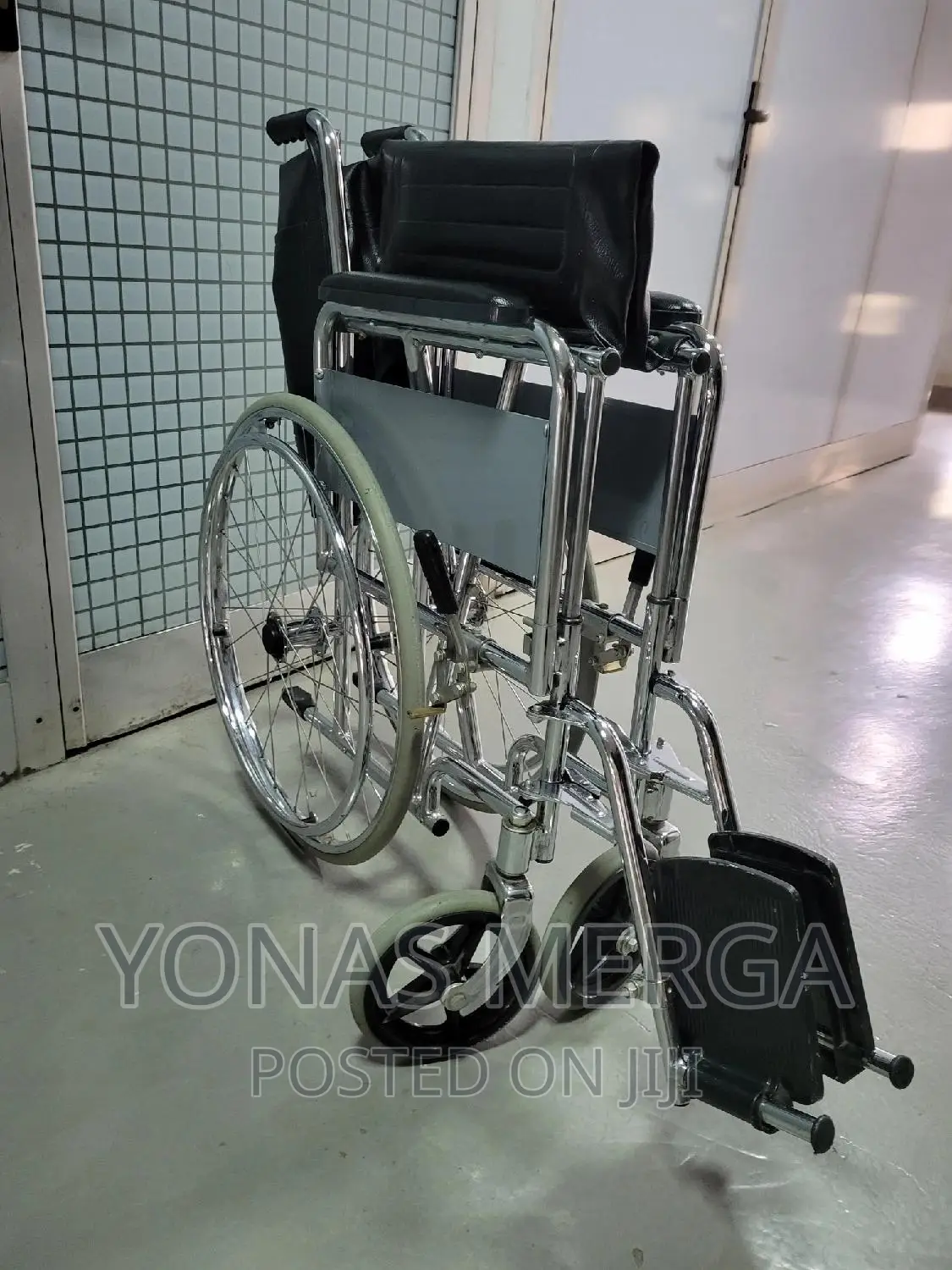 Used Wheelchair Venante Wheelchair (By Vissco) With 24"