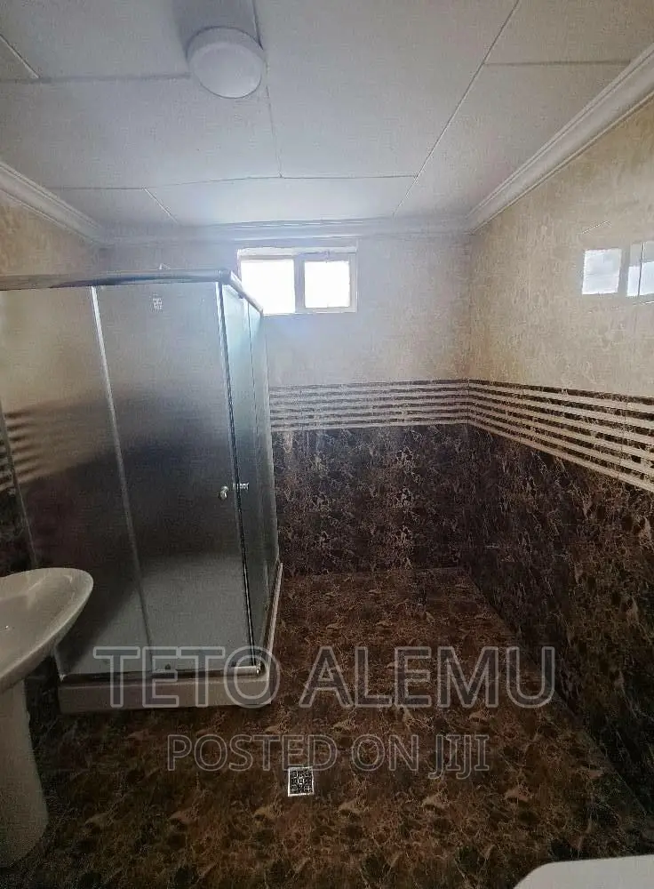 3bdrm House in የሚሸጥ ፅድት ብሎ የታደሰ, Bole for sale