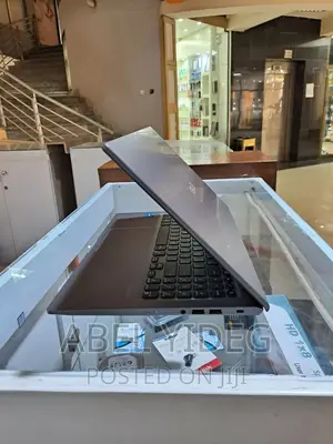 New Laptop Asus VivoBook E12 E203NA 8GB Intel Core I5 SSD 512GB