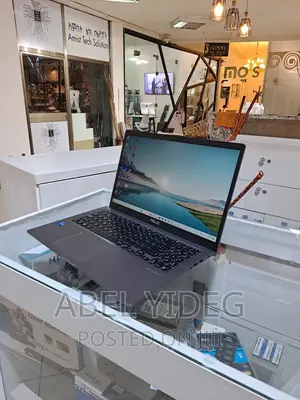 New Laptop Asus VivoBook E12 E203NA 8GB Intel Core I5 SSD 512GB