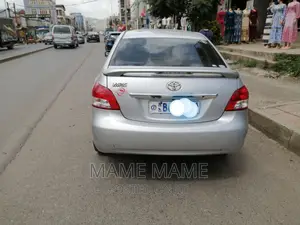 Photo - Toyota Belta 2007 Silver