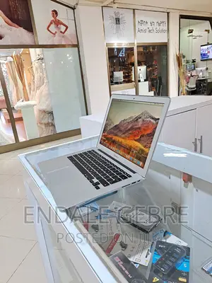 Photo - New Laptop Apple MacBook Air 2017 8GB Intel Core I5 SSD 128GB