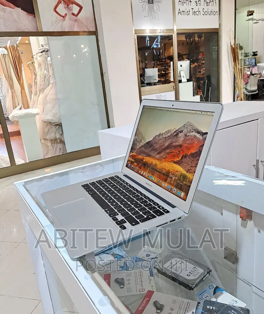 New Laptop Apple MacBook Air 2017 8GB Intel Core I5 SSD 128GB