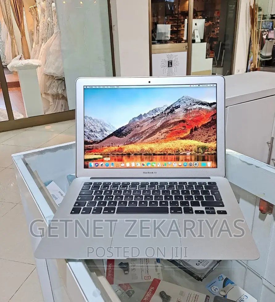 New Laptop Apple MacBook Air 2017 8GB Intel Core i5 SSD 128GB