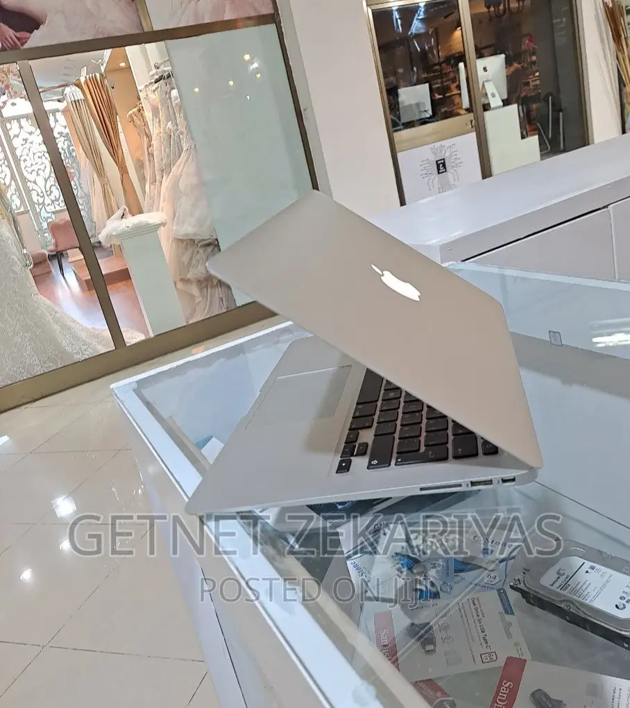 New Laptop Apple MacBook Air 2017 8GB Intel Core i5 SSD 128GB